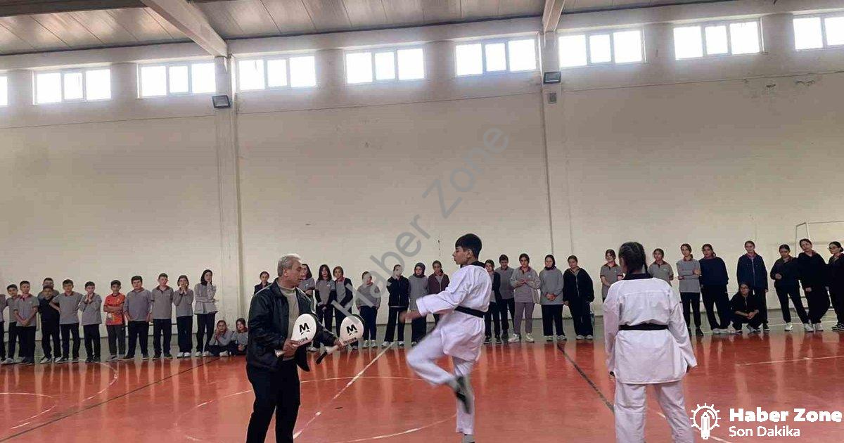 "Kütahya Pazarlar'da Spor Devrimi: Hedef Yüzlerce Lisanslı Sporcu" başlıklı haber için fotorealistik